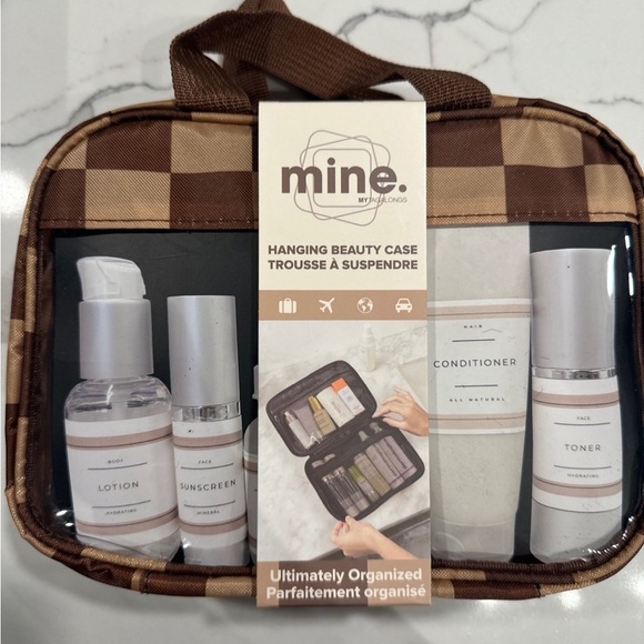 Checkered Hanging Beauty Case - Picture 1 of 2